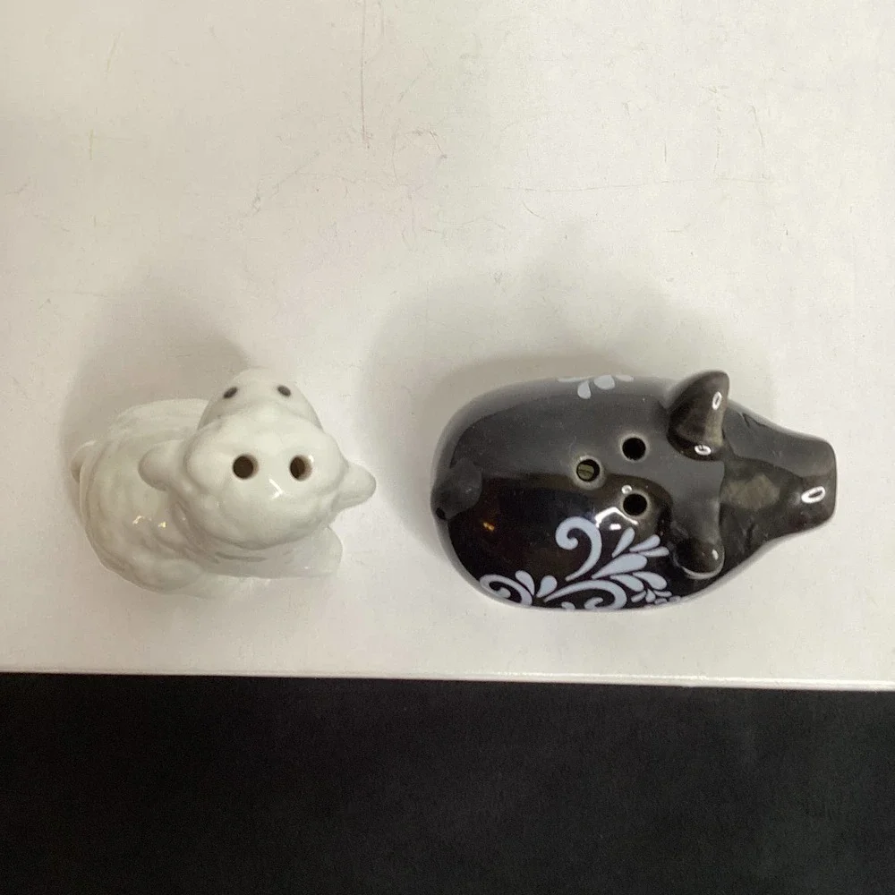 Salt and Pepper - Lamb and Pig - Picture 5 of 6